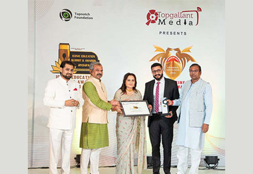 Fastest Growing Education Group Award at the iconic Education Summit & Awards 2021